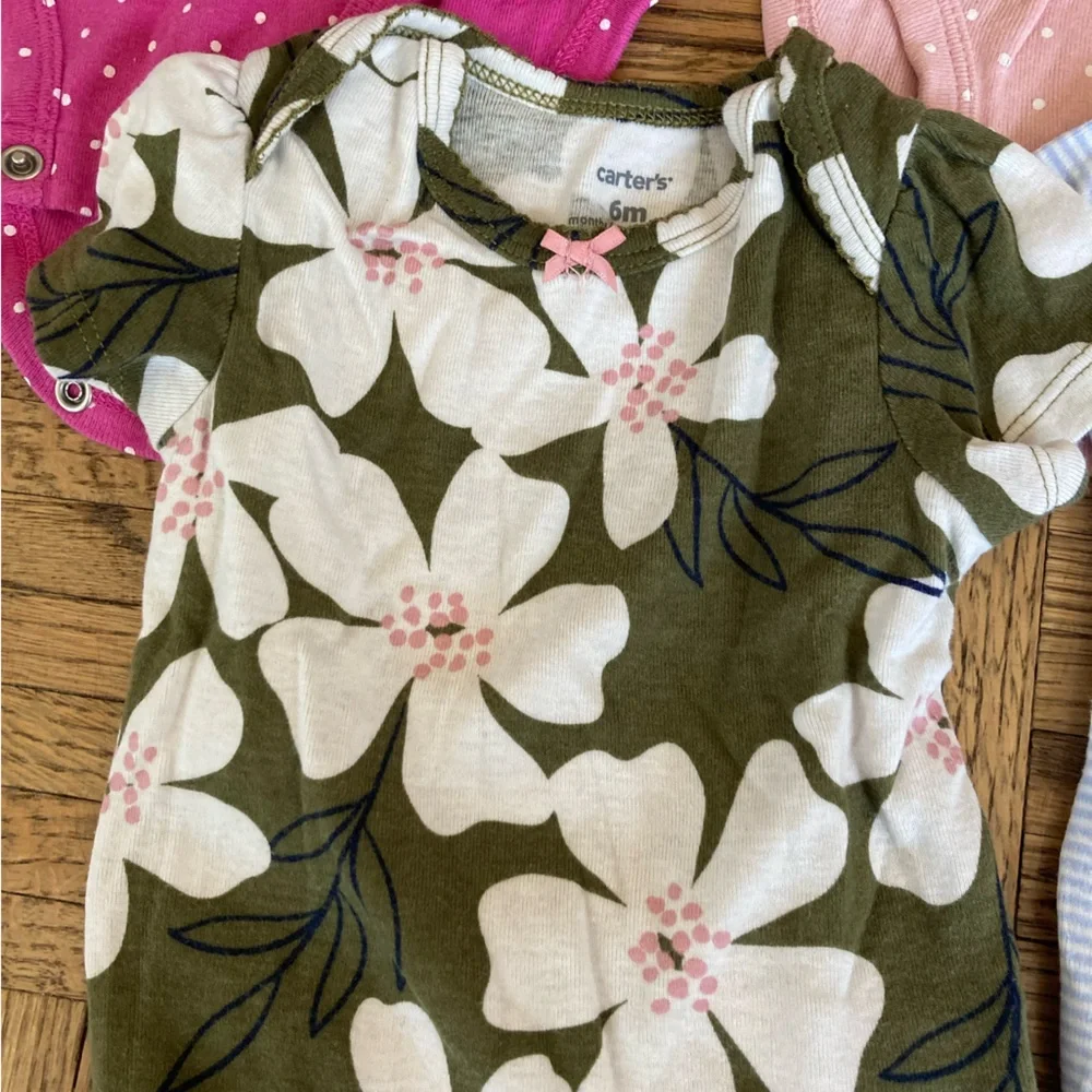 Carter’s girls onesies Size 6 months